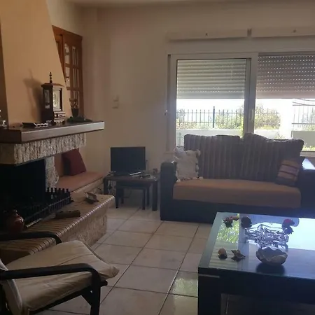 بيت للعطل Enjoy The Garden By The Beach Mikrá Mandínia