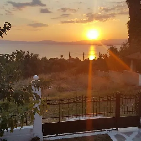 Enjoy The Garden By The Beach بيت للعطل *
