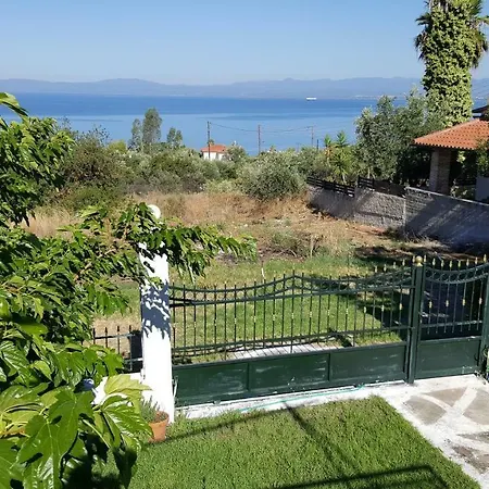 Enjoy The Garden By The Beach 펜션
