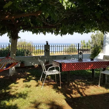 Enjoy The Garden By The Beach 펜션 *
