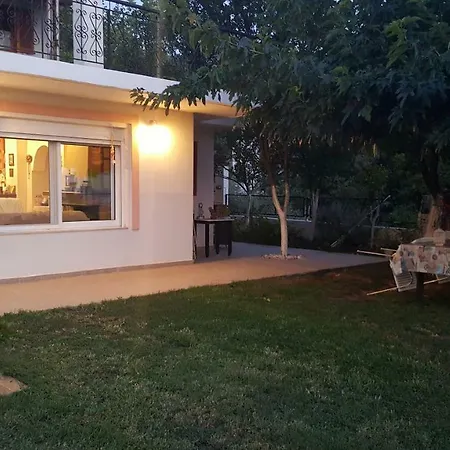 Enjoy The Garden By The Beach بيت للعطل *