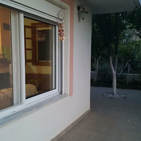 Enjoy The Garden By The Beach