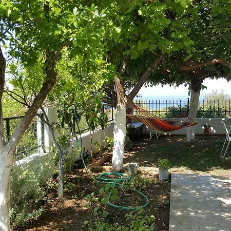 بيت للعطل Enjoy The Garden By The Beach *
