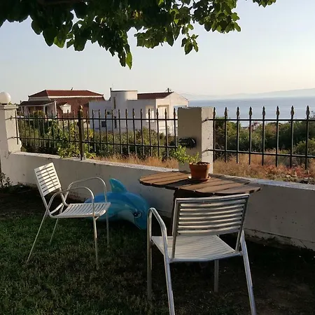 펜션 Enjoy The Garden By The Beach Mikrá Mandínia