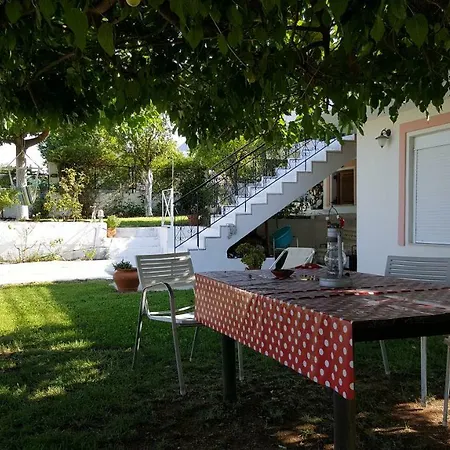 Enjoy The Garden By The Beach Mikrá Mandínia