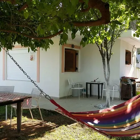 Enjoy The Garden By The Beach