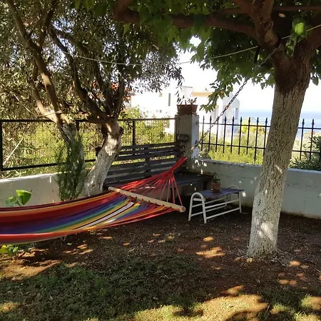 Enjoy The Garden By The Beach بيت للعطل